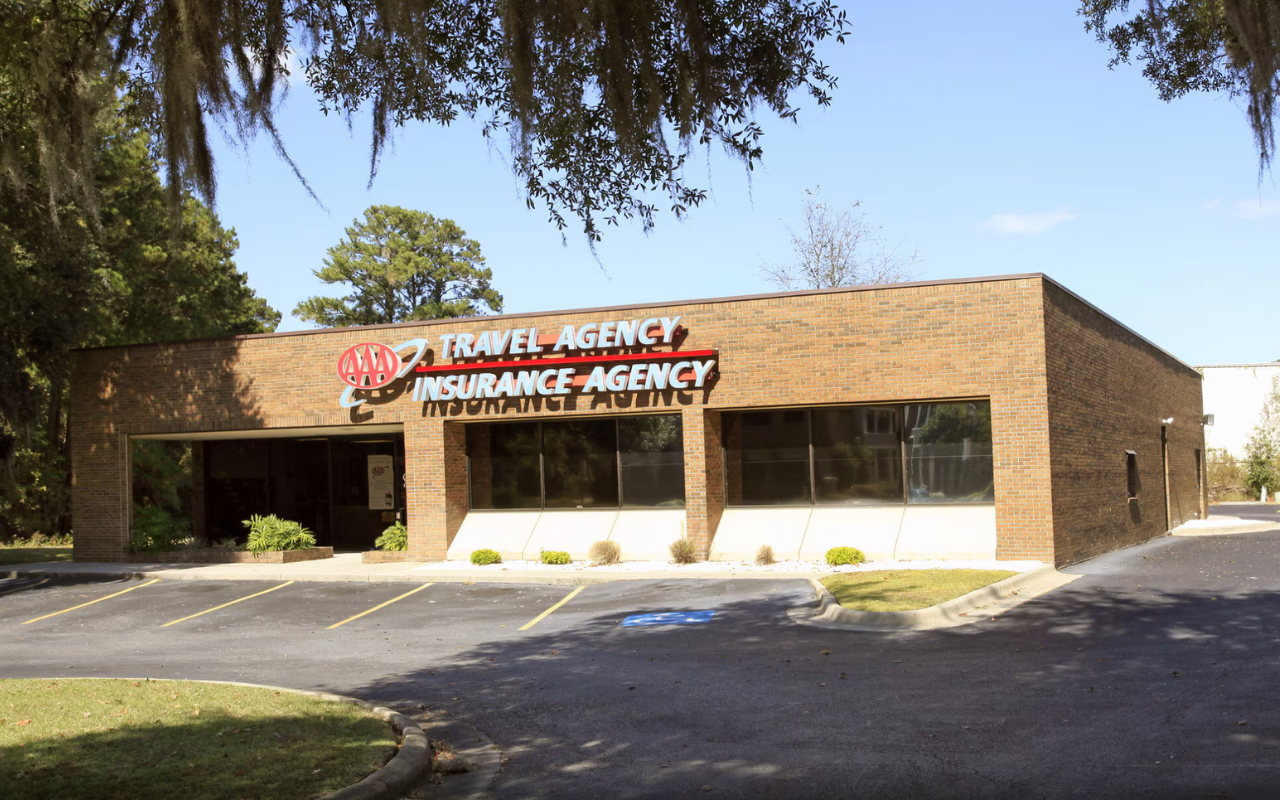 712 Mall Boulevard office property, Savannah GA — sold by AAA to The Pinyan Company for $1.5M, represented by RIVR RE
